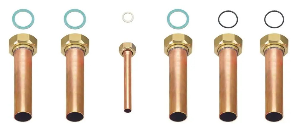 Installationsset mit mehreren Kupferrohren und Dichtungen für Vaillant Produkte, geeignet für die Verbindung von Heizungsanlagen.